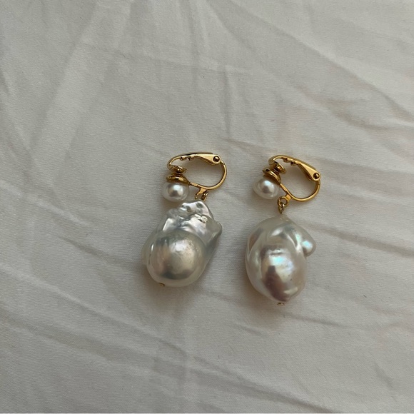 Gemma Alus real baroque pearls clip on earrings - Picture 6 of 14